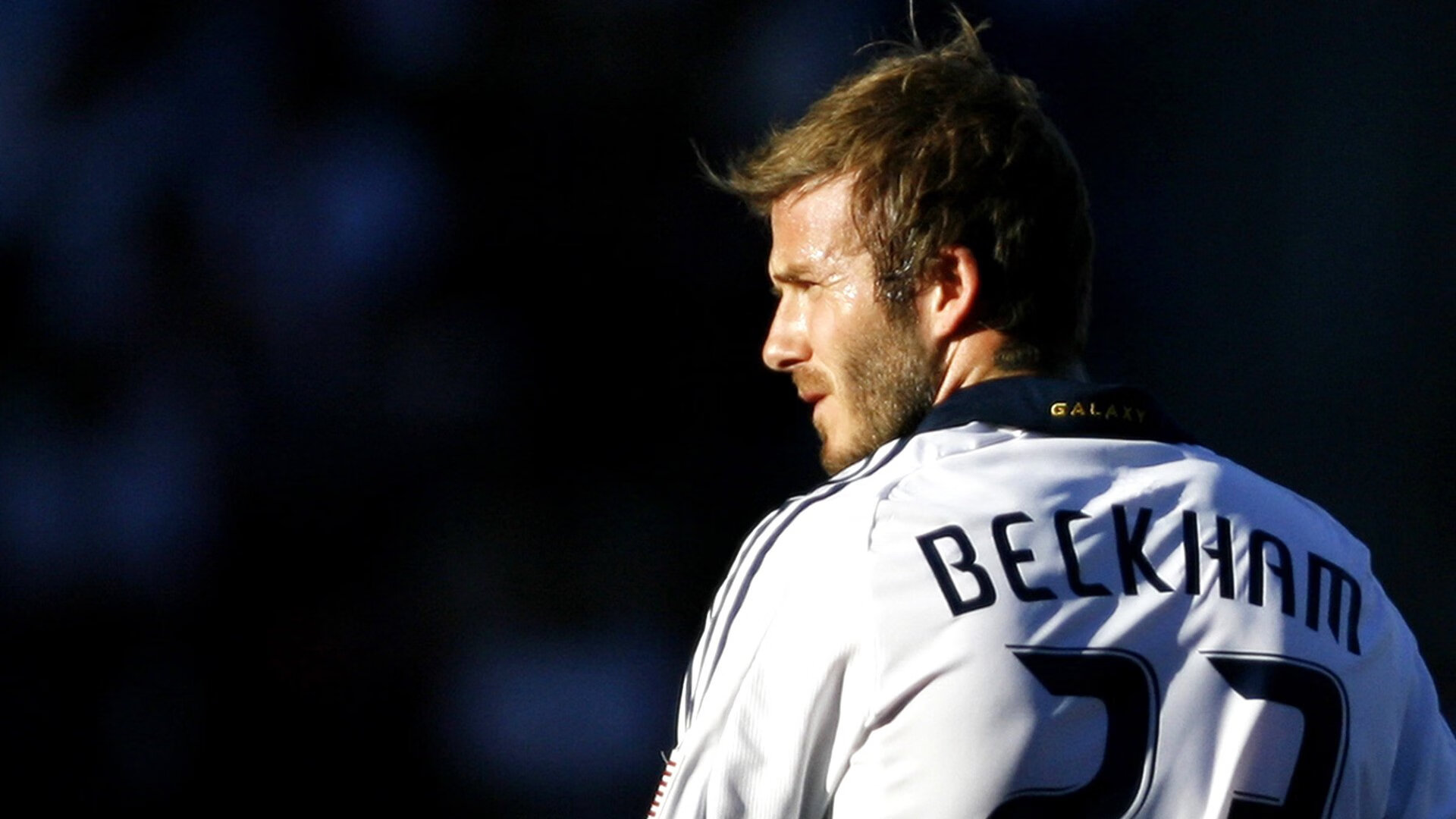 湖人替补球员赛场表现获媒体点赞，湖人替补席照片